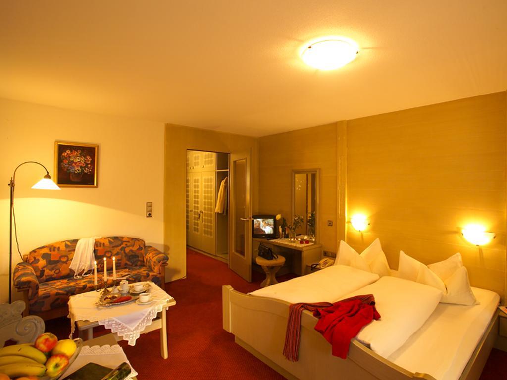 Sporthotel Krone Schoppernau Kamer foto